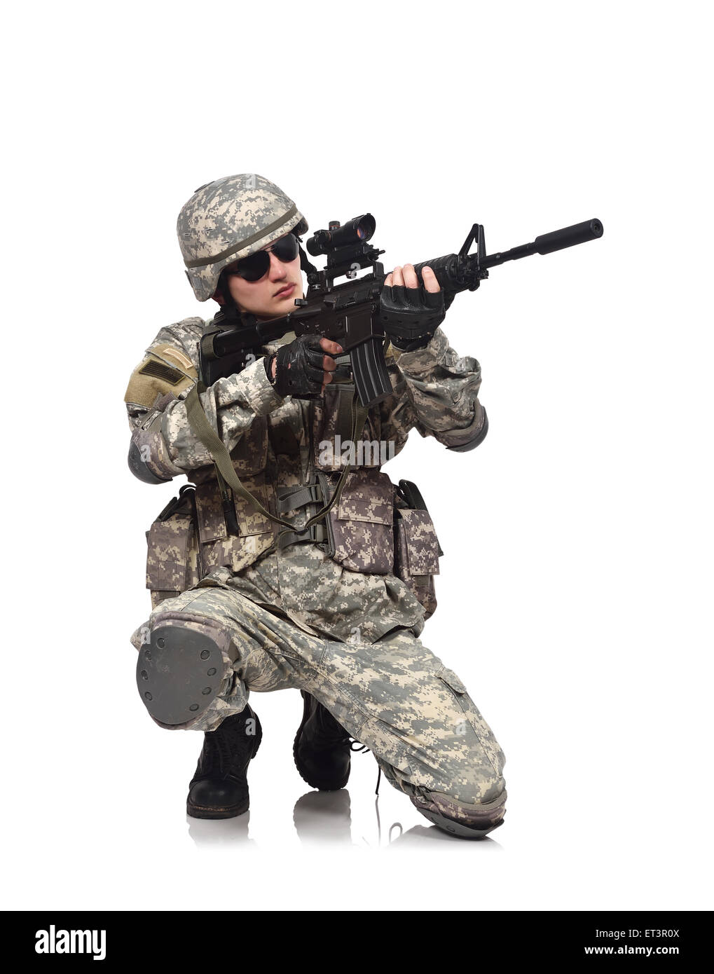 US-Soldat mit Gewehr kniend Stockfoto