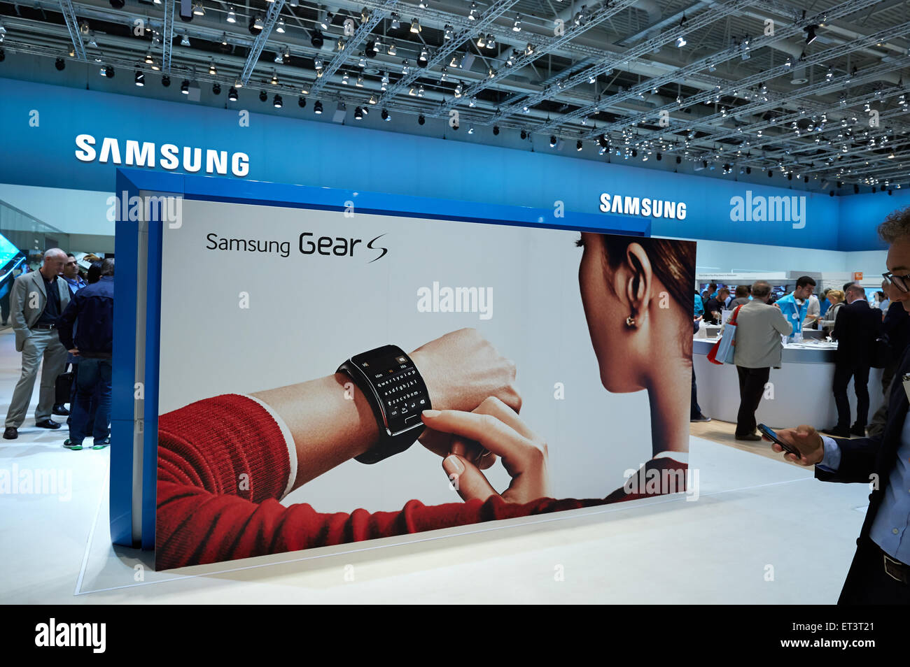 Berlin, Deutschland, wirbt Samsung seine neue Smart Watch Gear S Stockfoto