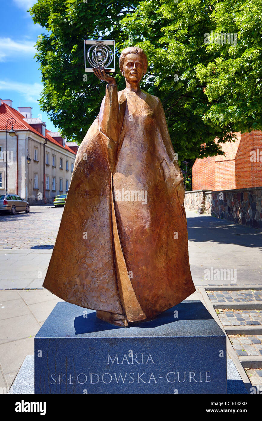 Statue von Marie Sklodowska-Curie von Bronislaw Krzysztof, ein Modell der Polonium in Warschau, Polen Stockfoto