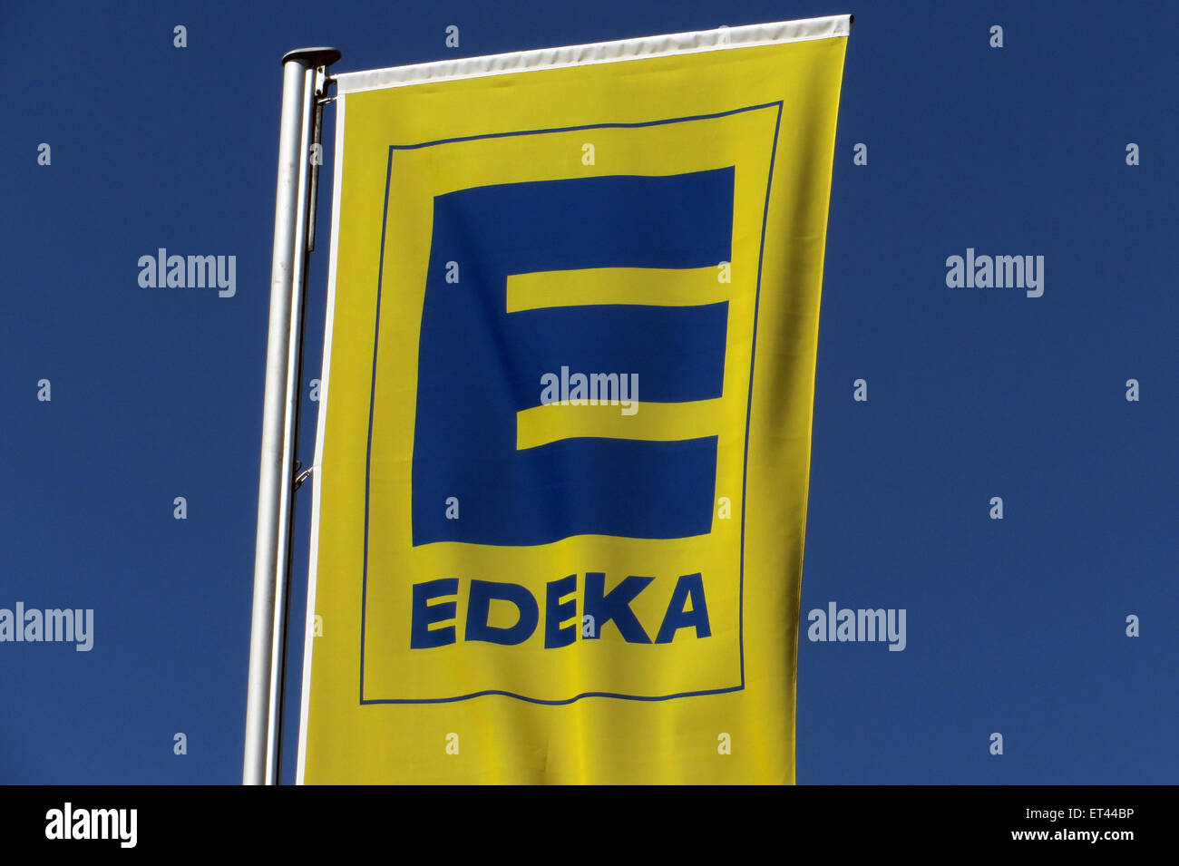 Sylt, Deutschland, Flagge von Einzelhandelsunternehmen Edeka Stockfoto