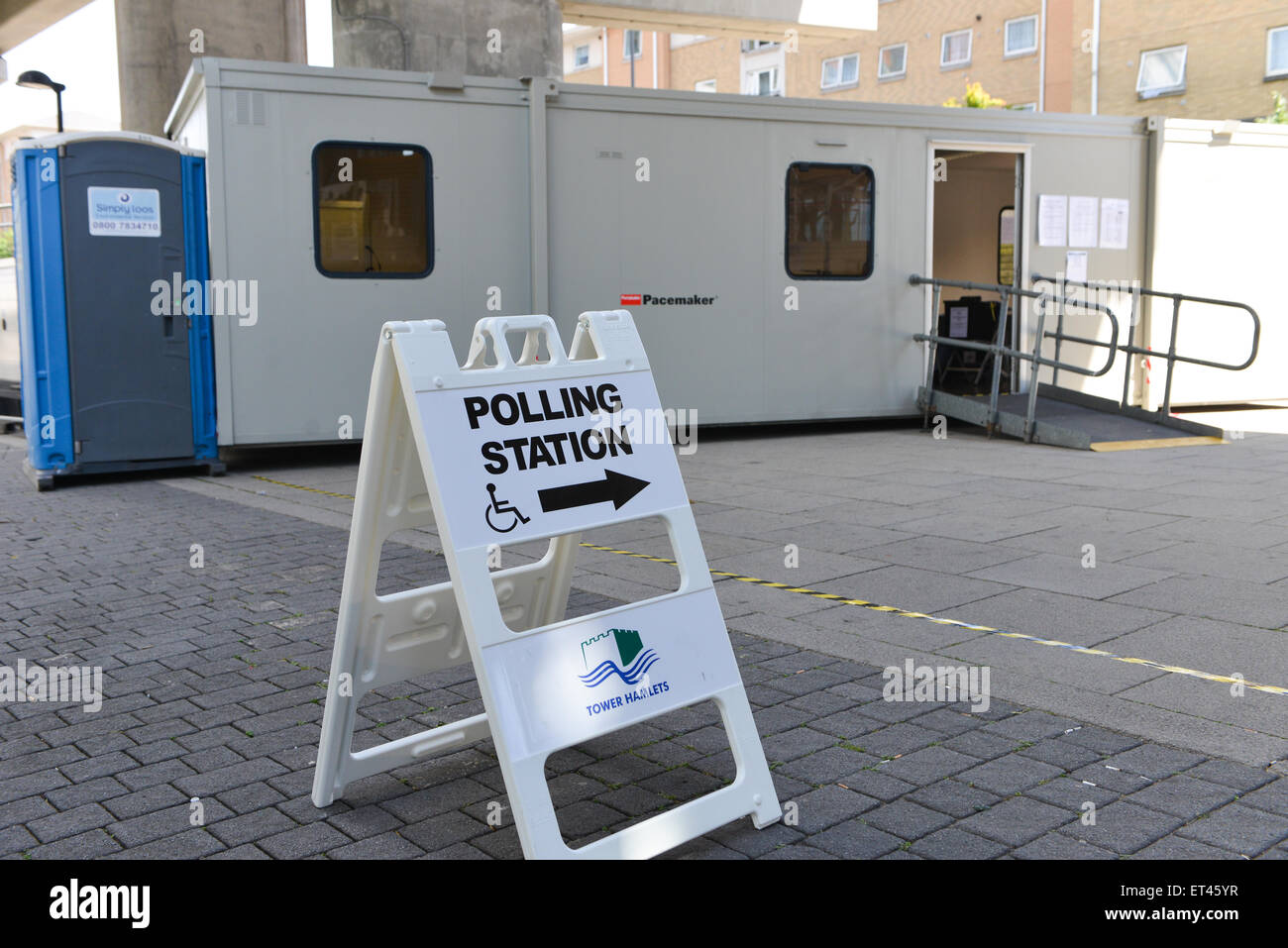 Wahllokal in Ost-Indien-DLR Station Tower Weiler London Bürgermeisterwahl 2015 Stockfoto