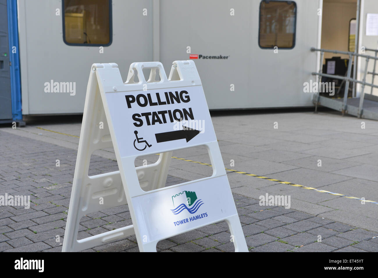 Wahllokal in Ost-Indien-DLR Station Tower Weiler London Bürgermeisterwahl 2015 Stockfoto