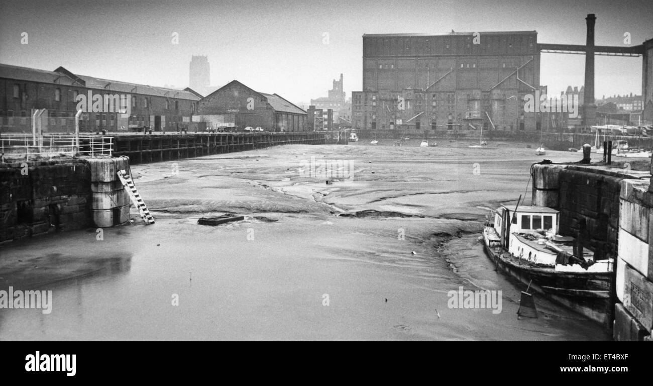 Der Süden Docks, Liverpool, verschlammt jetzt fast vollständig da die Docks in 1972 geschlossen und Baggerarbeiten Operationen beendet. 27. Februar 1982 Stockfoto