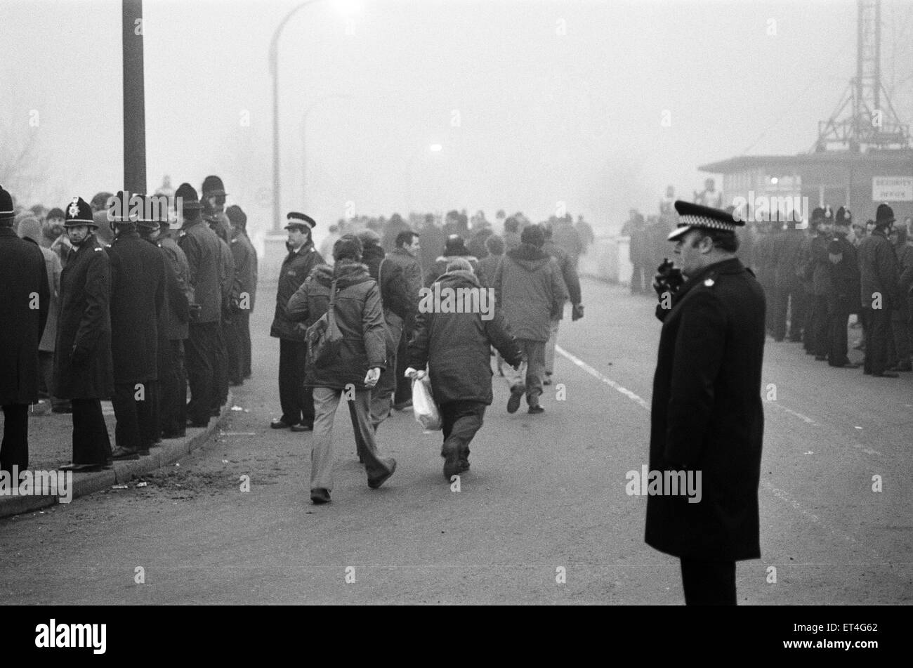 Miners Strike 1984-1985, abgebildet. Zaunlatten an Lea Hall Zeche, Rugeley, Staffordshire, England, Freitag, 23. März 1984. Arthur Scargill, Präsident von NUM, erklärte, dass Streiks in den verschiedenen Bereichen der Kohle wurden zu einem landesweiten Streik und forderten Stockfoto