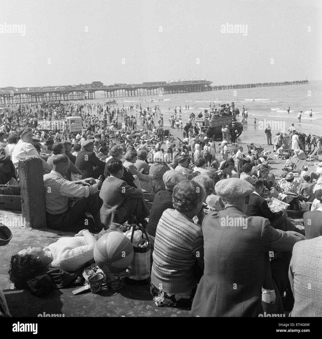 Urlaub Szenen in und um Beach Blackpool, Lancashire.  Juli 1952. Stockfoto