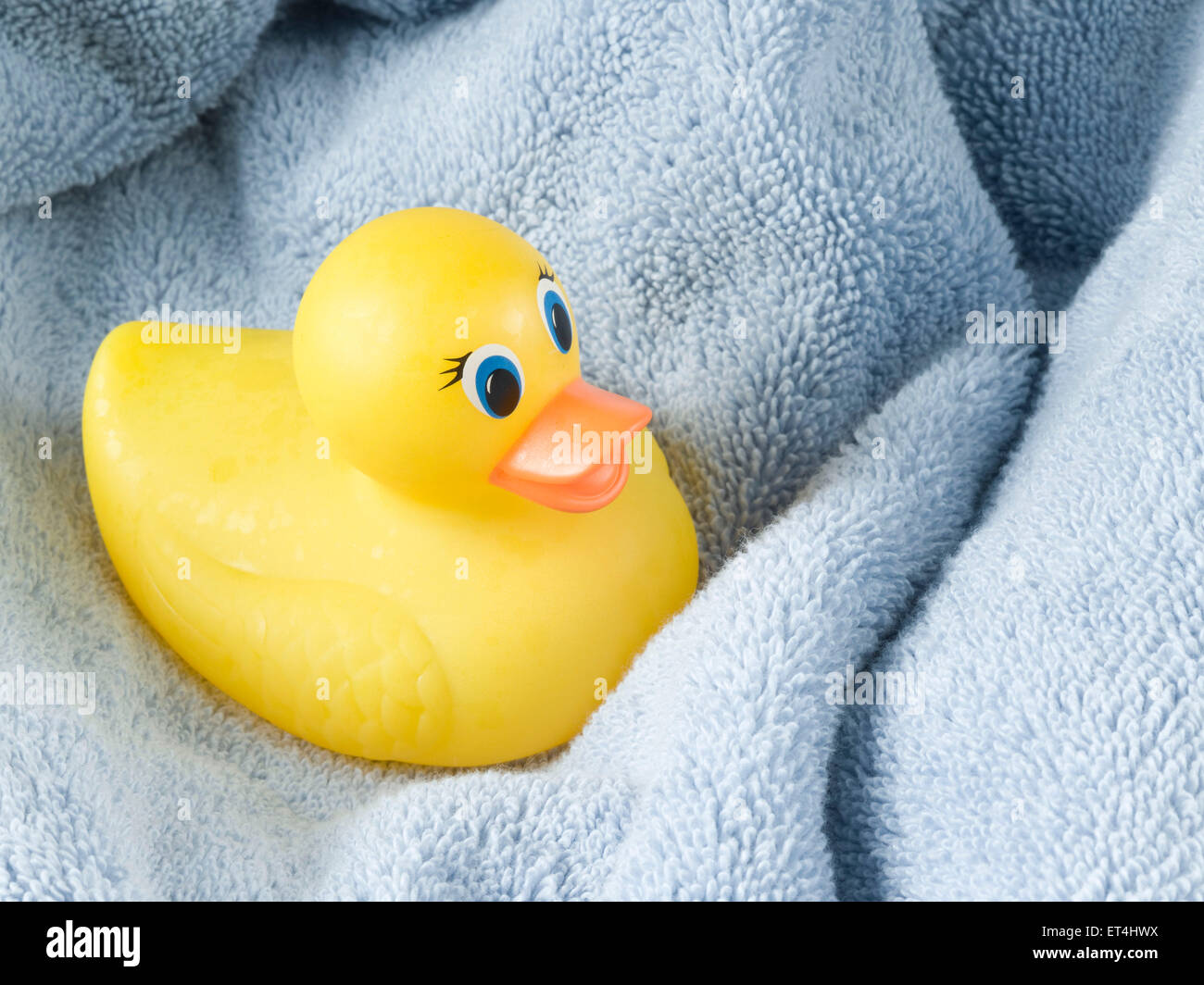 Rubber Ducky mit Handtuch Stockfoto