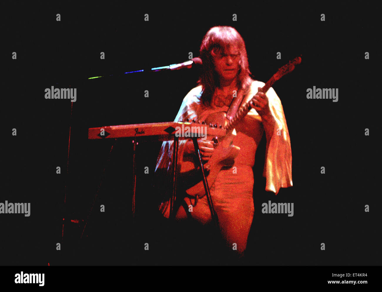 Steve Howe von der progressive Rock-Band Yes in Performance an der Miami, Jai-Alai Fronton, Miami, Florida, USA am 28. November 1974. Stockfoto