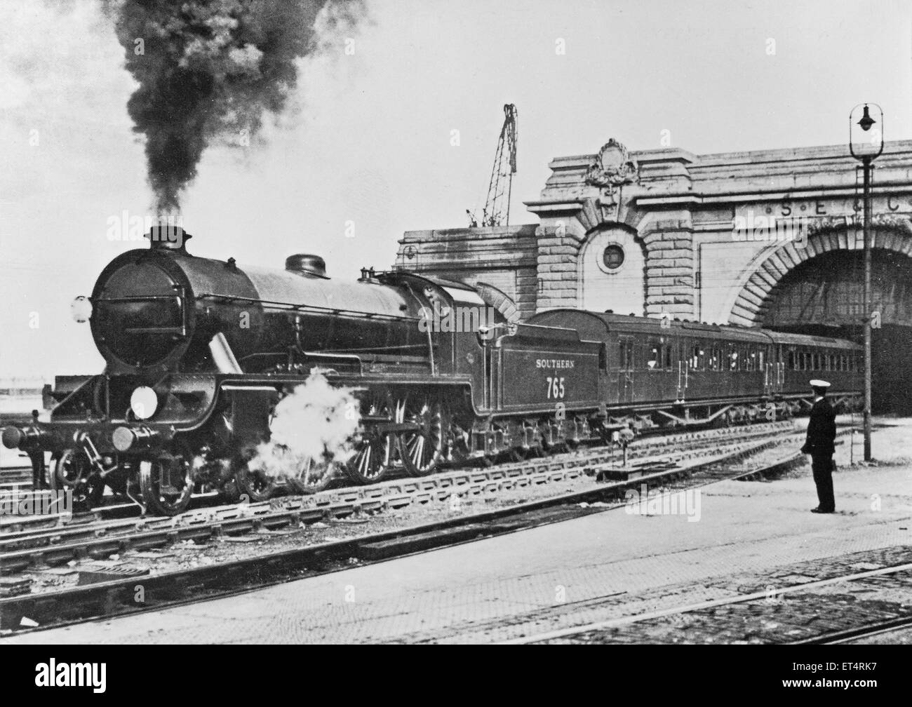 Personenzug Dover Marine Station verlassen Stockfoto