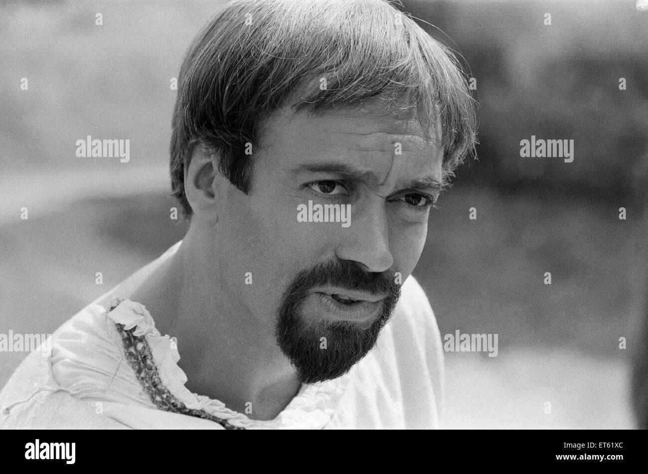 Robin of Sherwood, HTV-Programm mit Nickolas Grace als Sheriff von Nottingham, Robert de Rainault. Im Bild am Set in "Sherwood Forest". 6. August 1983. Stockfoto