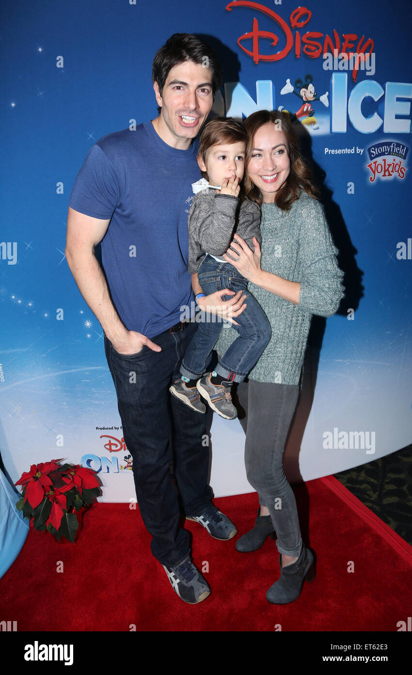 Disney On Ice präsentiert "Lasst uns feiern!"  Mitwirkende: Brandon Routh, Courtney Ford, Leo James Routh wo: Los Angeles, California, Vereinigte Staaten von Amerika bei: Kredit-11. Dezember 2014: FayesVision/WENN.com Stockfoto