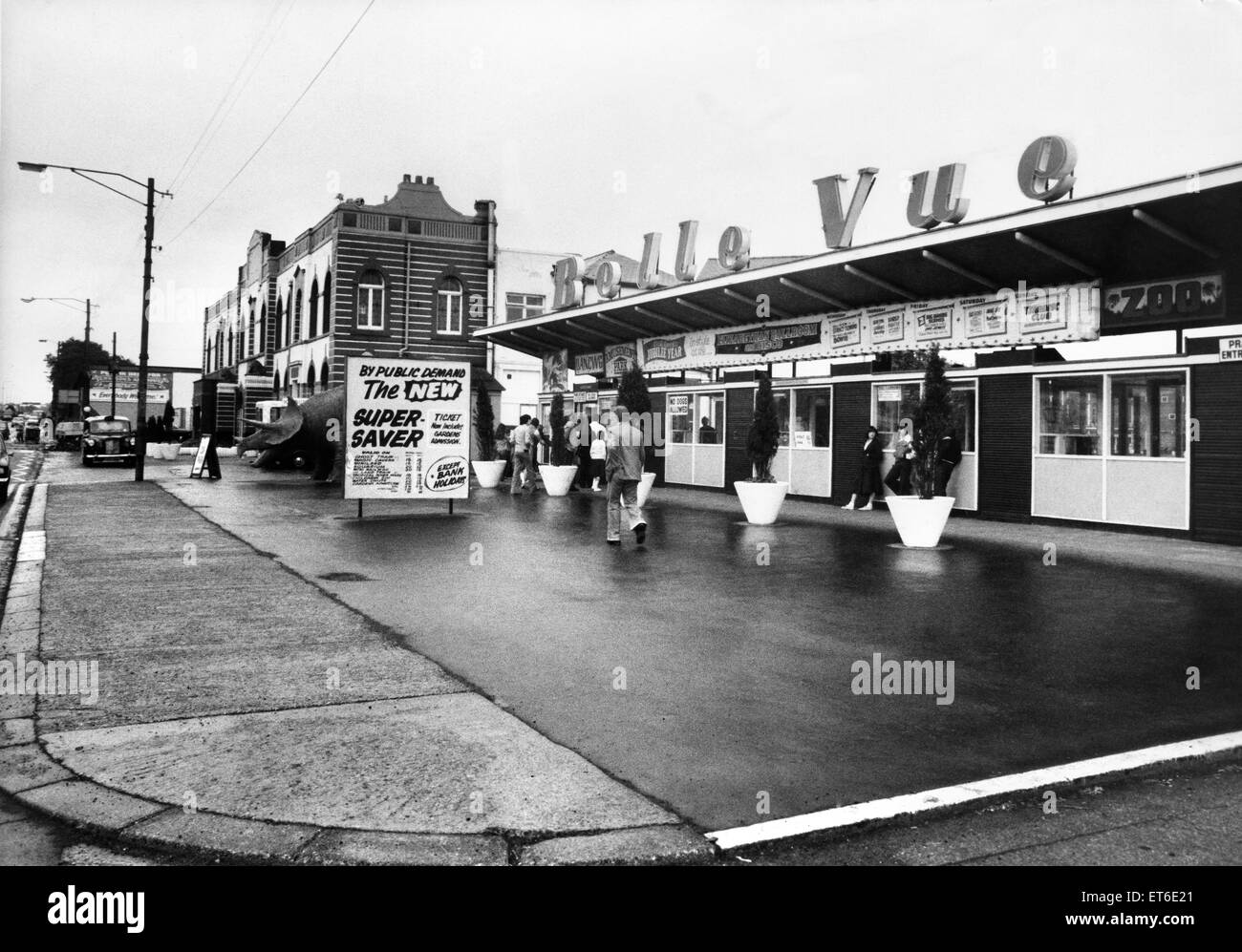 Allgemeine Szene Belle Vue Kasse zeigen, wo das neue super-Saver Ticket verkauft wird, so dass Eintritt in viele der Attraktionen wie der Zoo, Gartencenter, Aquarium und Festplatz Fahrten, Greater Manchester.  Oktober 1982. Stockfoto