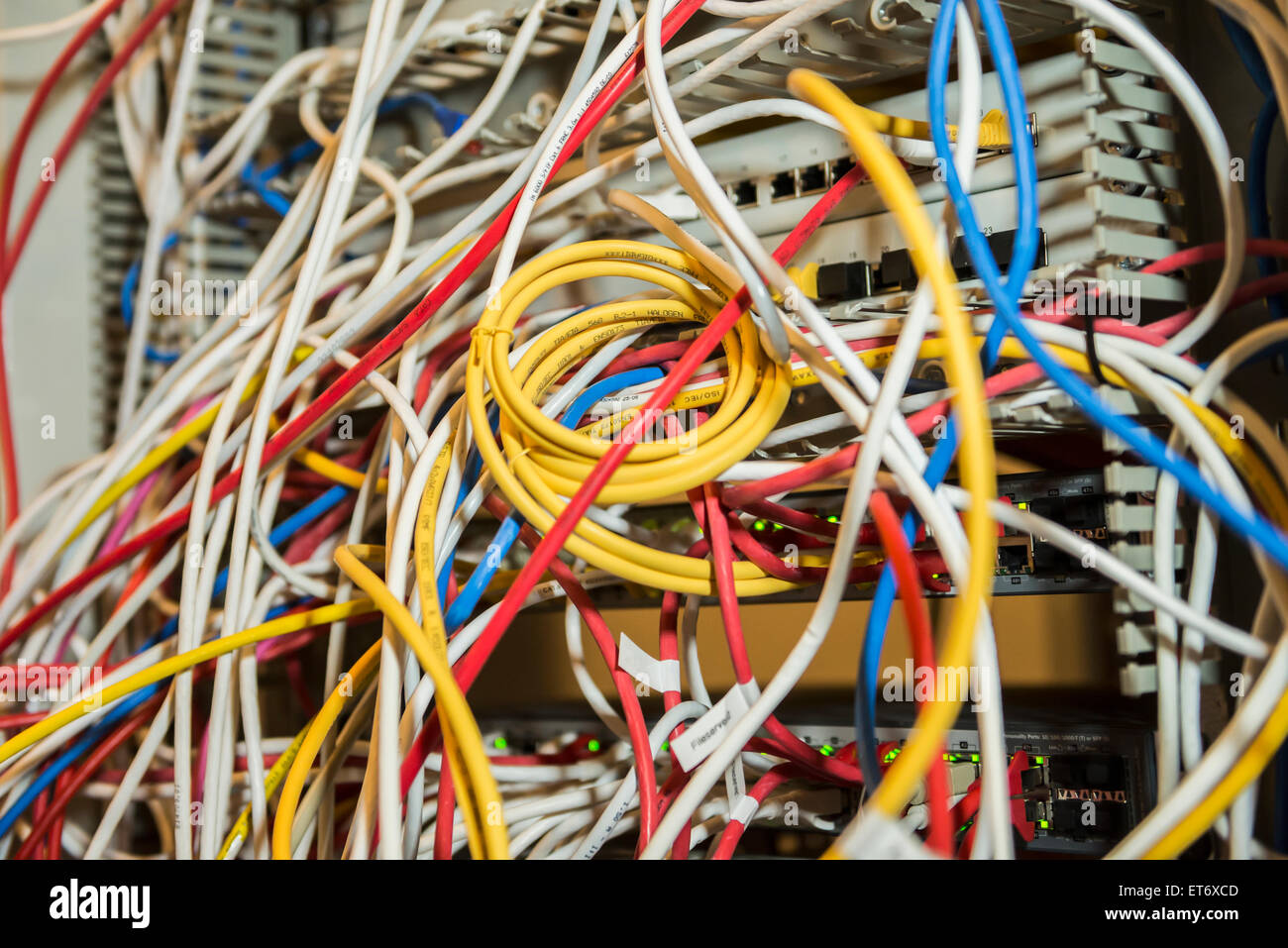 Ethernet-LAN-Kabel verbunden mit Netzwerk-Router, Munich, Bavaria, Germany  Stockfotografie - Alamy