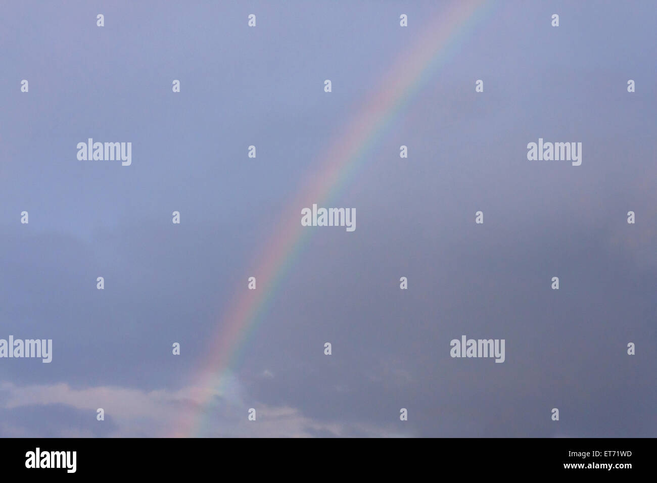 Blick auf den Regenbogen am Himmel Stockfoto