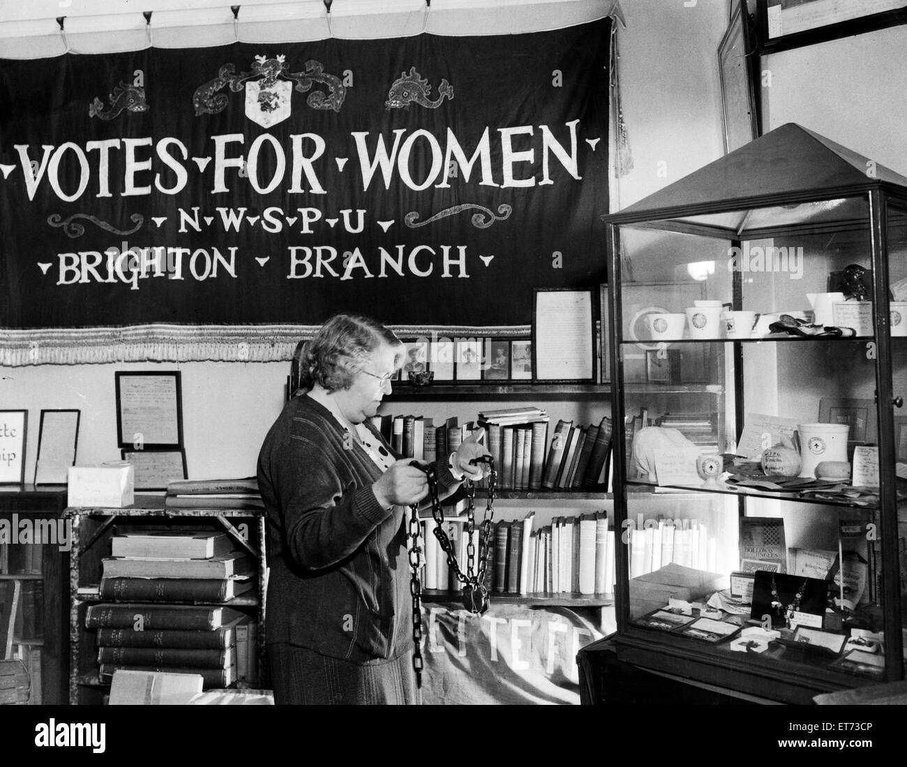 Ein Museum in South Kensington, London, die militanten Ausrüstungen Frauen Suffragetten während ihrer Kampagne für das Recht, Stimmen hält. 24. März 1939. Stockfoto