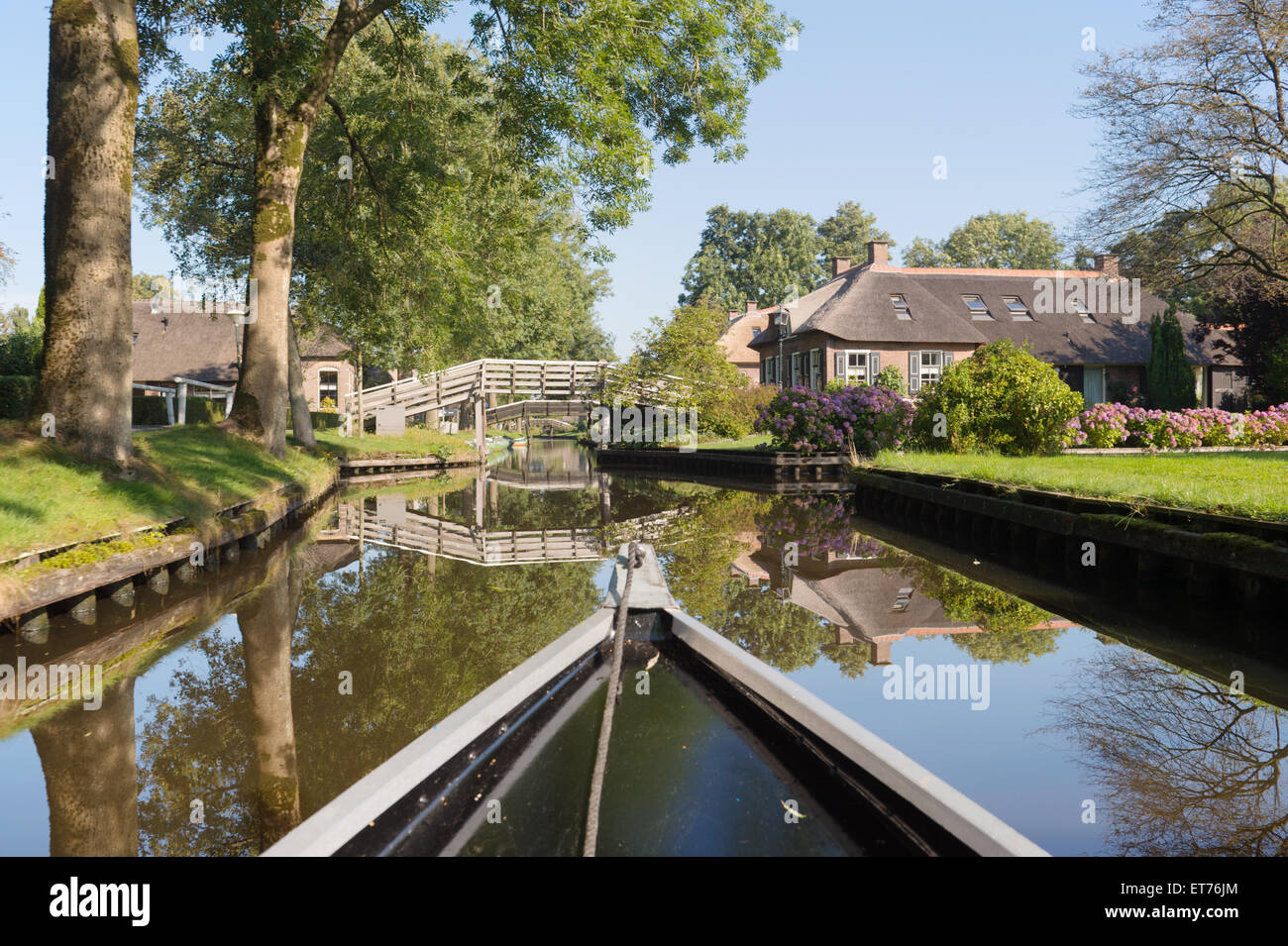 Niederländisches Dorf Giethoorn mit Wasser und Brücken Stockfoto