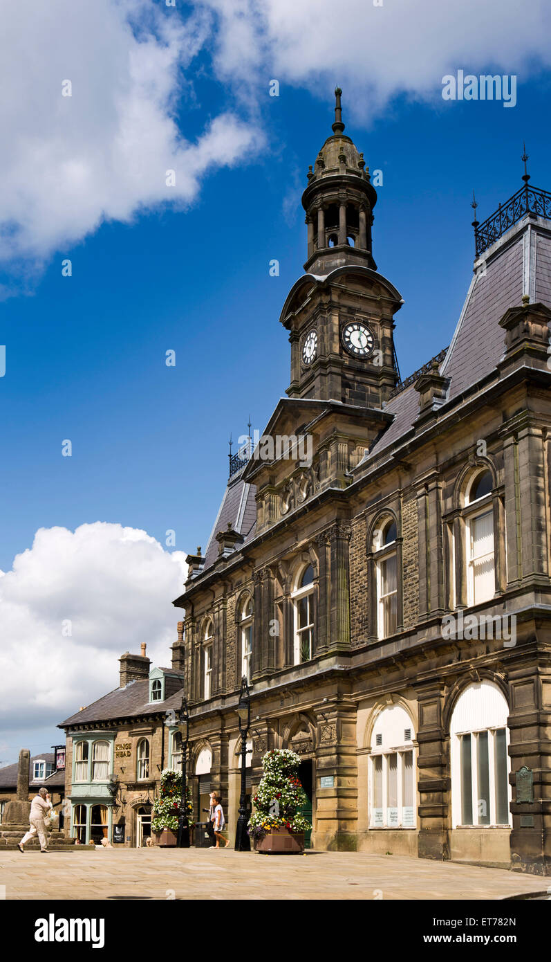 Großbritannien, England, Derbyshire, Buxton, Markt Platz, Rathaus Stockfoto