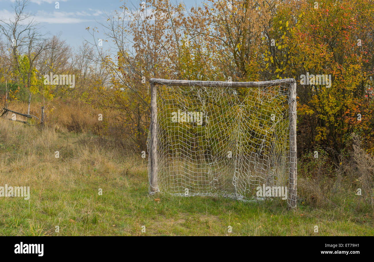 Alte Fußball-Tor in ukrainischen ländlichen Gegend Stockfoto