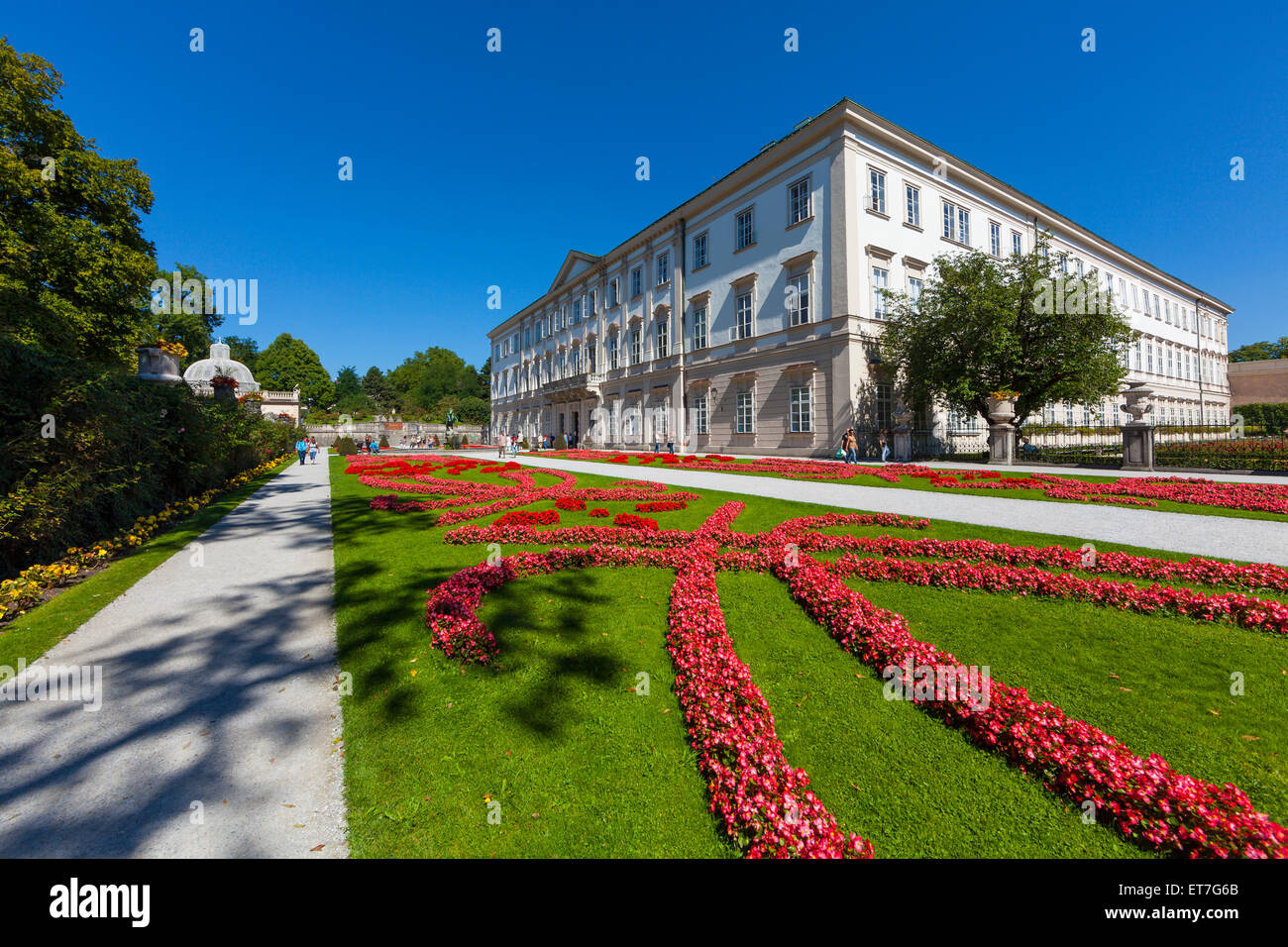 Österreich, Salzburg, Blick zum Schloss Mirabell mit Mirabell Garten im Vordergrund Stockfoto