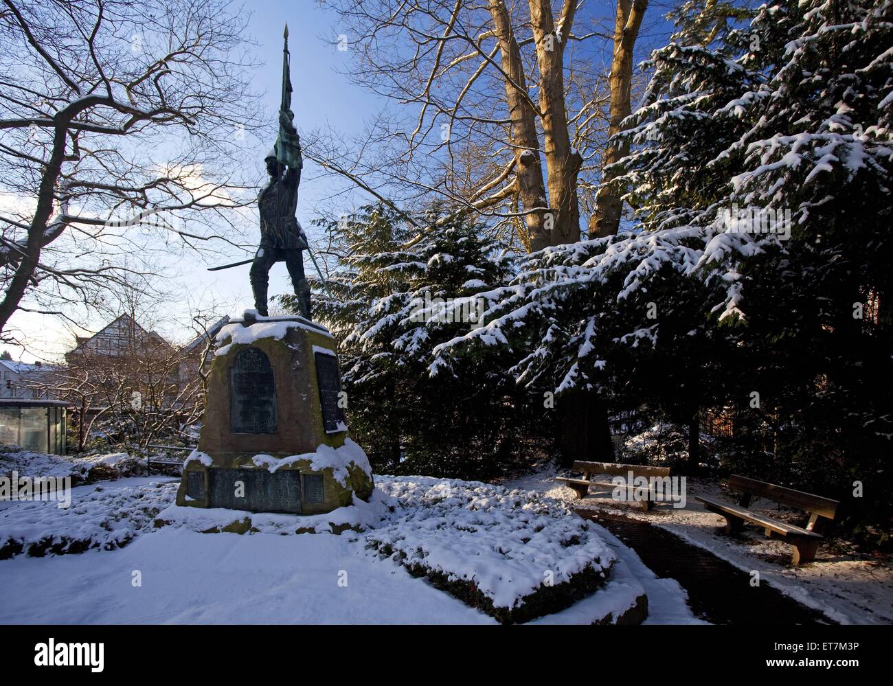 Denkmal Fuer Gefallene Soldaten in Wetter-Wengern Im Winter, Deutschland, Nordrhein-Westfalen, Ruhrgebiet, Wetter an der Ruhr | Stockfoto