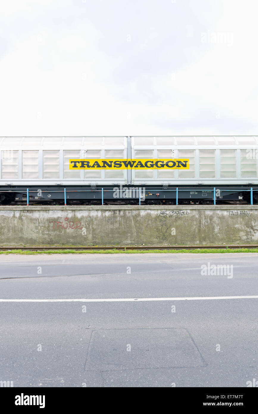 Deutschland, Düsseldorf, Güterwagen in industriellen harbor Stockfoto