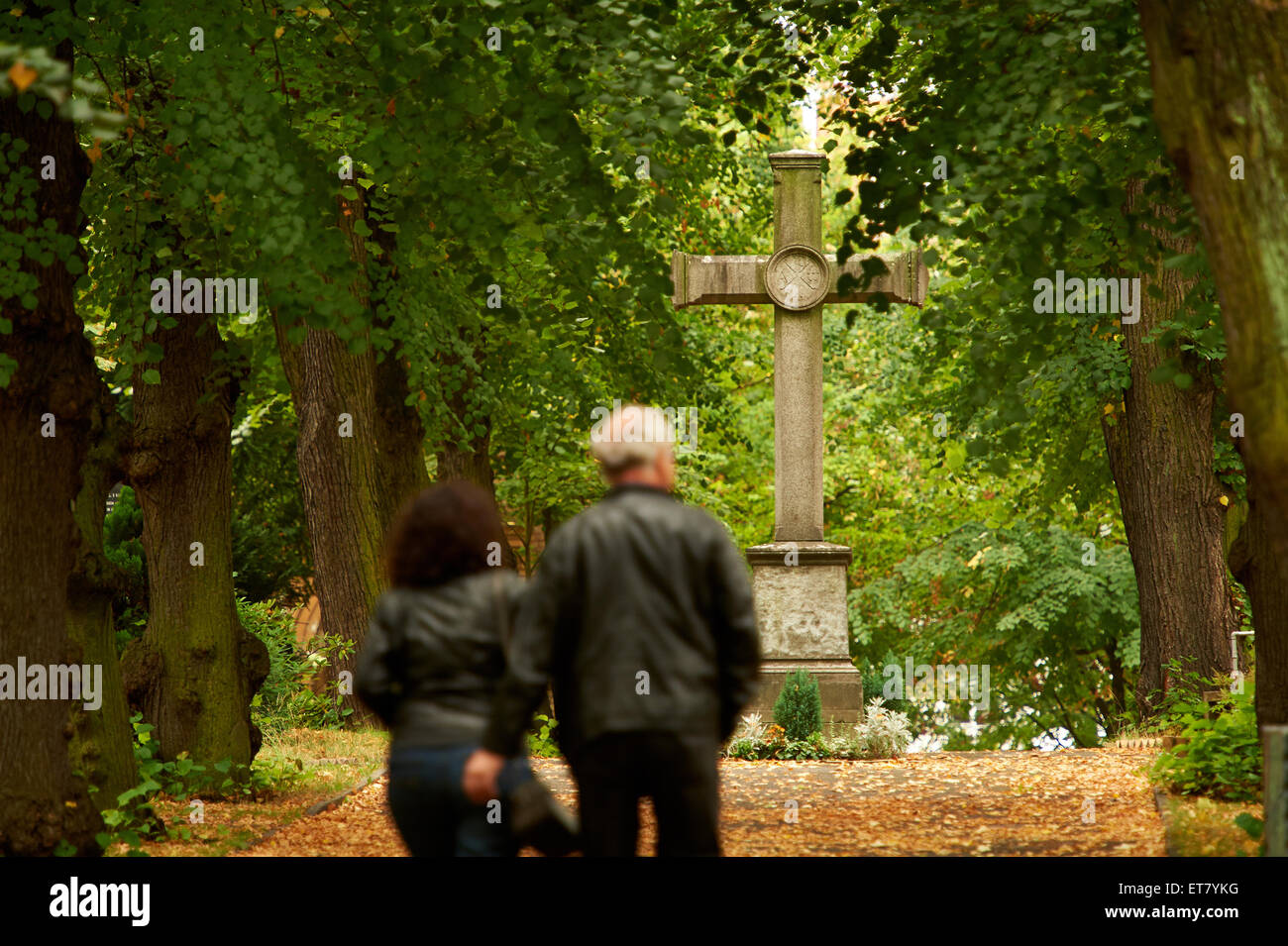 Berlin, Deutschland, große Kreuzung in der alte St. Matthäus-Kirchhof Berlin Stockfoto