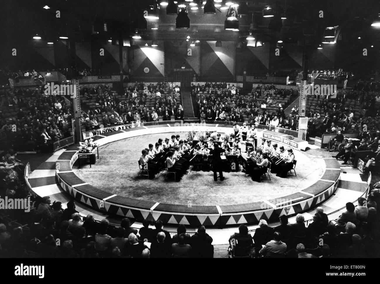 Die Jugend von Glossop Schulband spielen die letzte Musik in der Kings Hall im Belle Vue, bevor es abgerissen ist. Februar 1982. Stockfoto