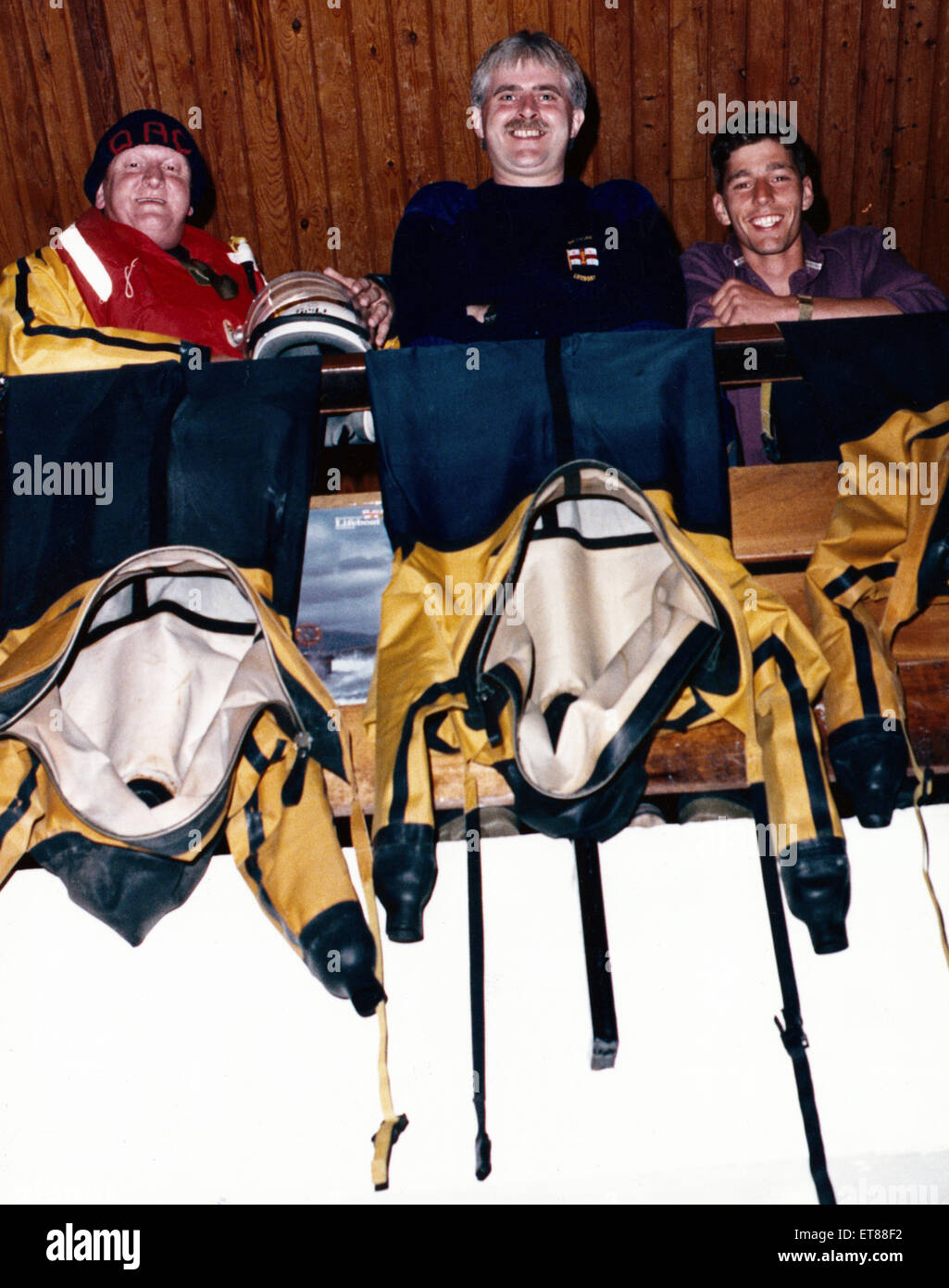L - R, Dave Cammish, Derek Robinson und Mike Smithson, teilgenommen vor kurzem einen gesponserten Fallschirmsprung, Mittel zu beschaffen. 11. September 1989. Stockfoto