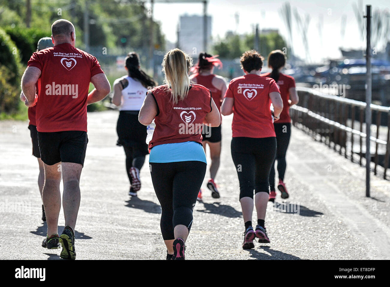 Ein Fitness Bootcamp am Strand von Leigh on Sea in Essex. Stockfoto