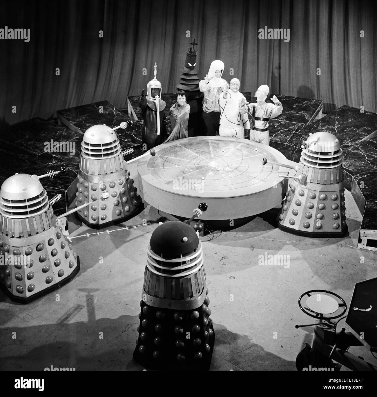 "Mission to the Unknown", die zweite Geschichte von Staffel 3 von Doctor Who. Die Bestien von UGH (United galaktischen Hauptsitz), halten Sie ein geheimes treffen. Eine Resolution wurde von den Großmächten der äußeren Galaxien einstimmig, dass Erde des völlig sein sollte Stockfoto