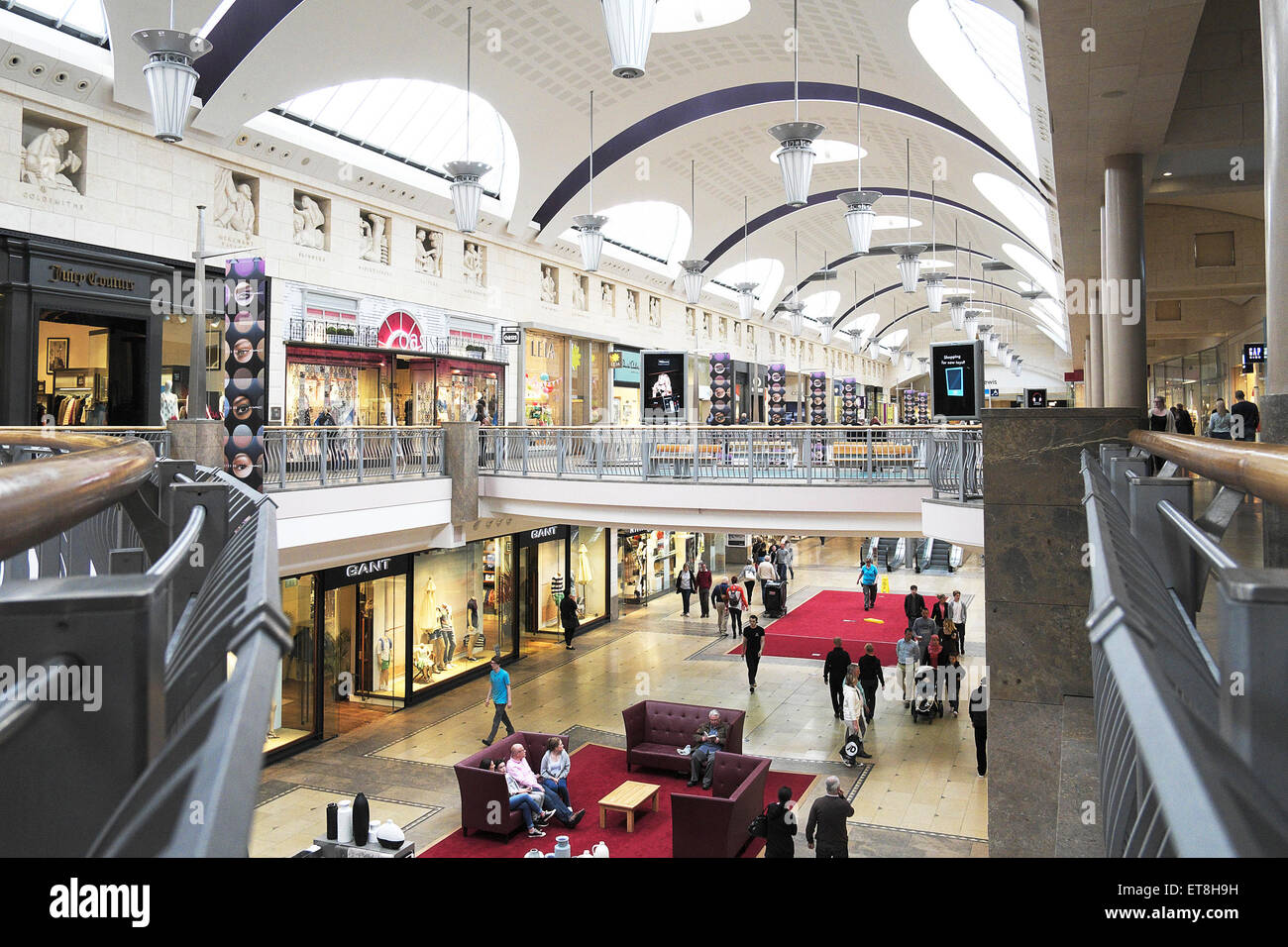 Das Innere der Bluewater Shopping Centre in Kent. Stockfoto