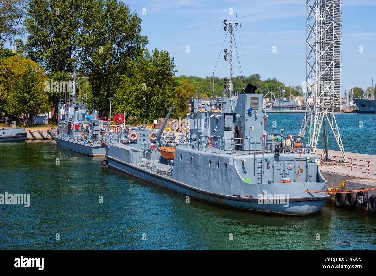 Marine Kriegsschiff vertäut am Kai im Hafen von Gdynia, Polen. Stockfoto