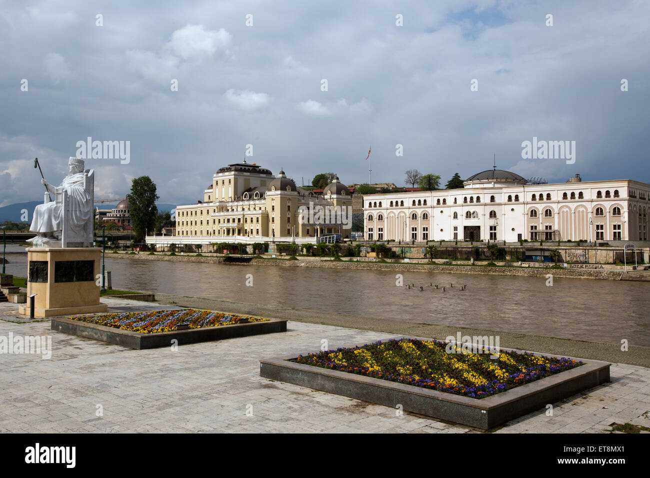 Macedonian Kampf Museum und malerischen Blick auf den Fluss Vardar Skopje Mazedonien Stockfoto