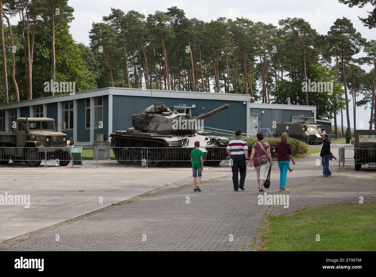 Rasdorf, Deutschland, Besucher und Tanks auf der Gedenkstätte Point Alpha Stockfoto