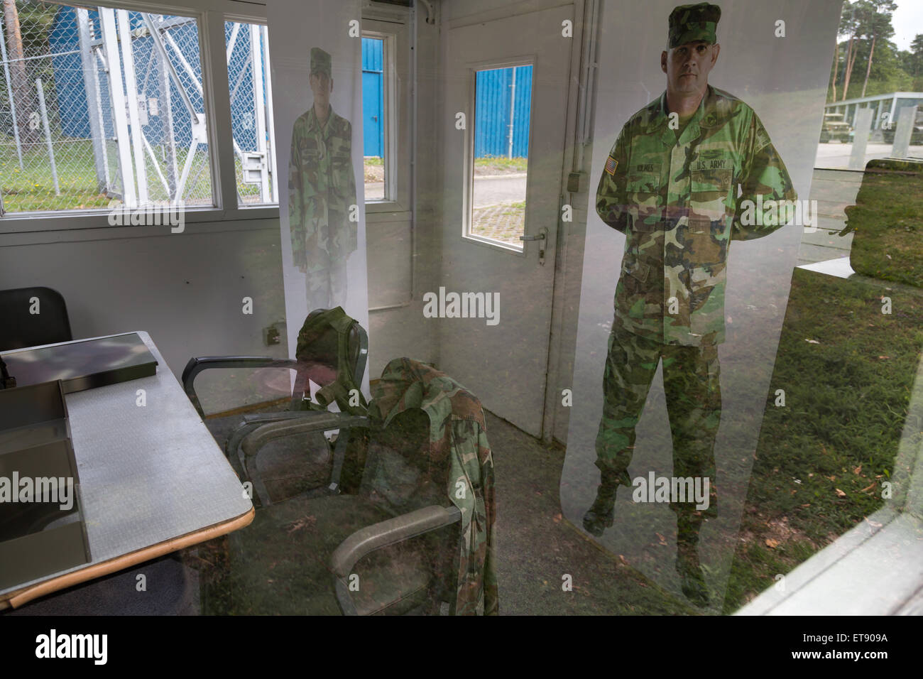 Rasdorf, Deutschland, Foto eines US-Soldaten in das Wachhaus an der Gedenkstätte Point Alpha Stockfoto