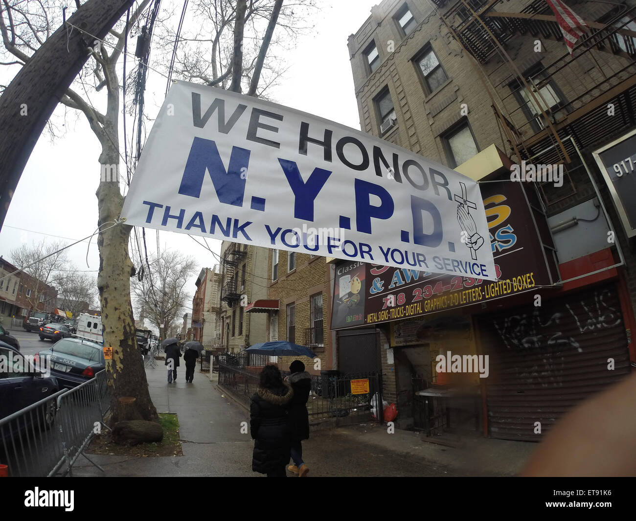 New Yorker Bürgermeister Bill de Blasio kümmert sich die Totenwache für getöteten NYPD Offizier Wenjian Liu Aievoli Funeral Home Featuring abgehaltenen: Atmosphäre wo: Brooklyn, New York, USA bei: Kredit-3. Januar 2015: TNYF/WENN.com Stockfoto