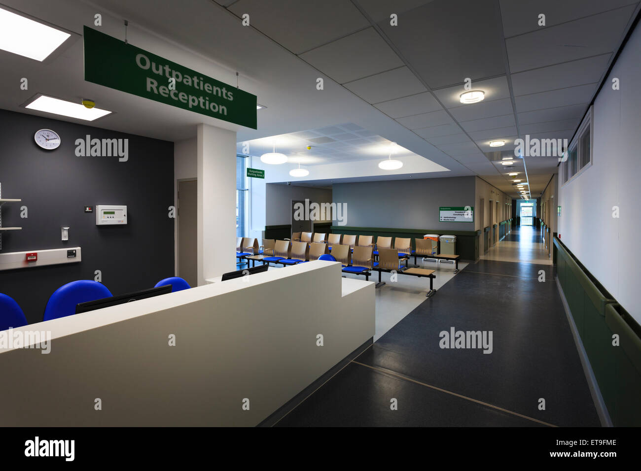 Krankenhaus ambulant Rezeption und Wartebereich ohne Menschen Stockfoto