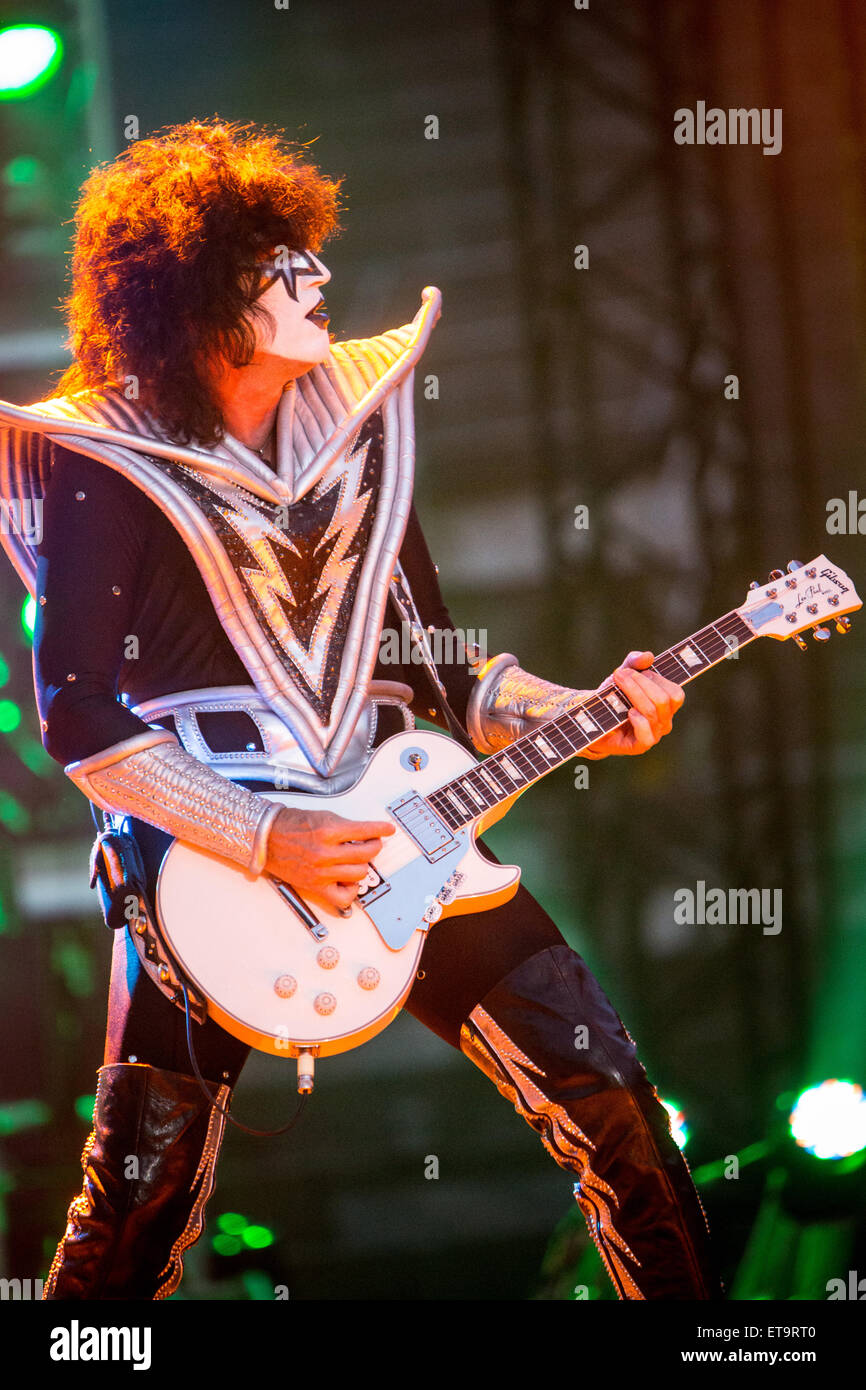 Verona-Italien. 11. Juni 2015. Die US-amerikanische Hard-Rock-Band KISS führt live in der Arena di Verona während der "40th Anniversary Tour" Credit: Rodolfo weitertransferiert/Alamy Live News Stockfoto