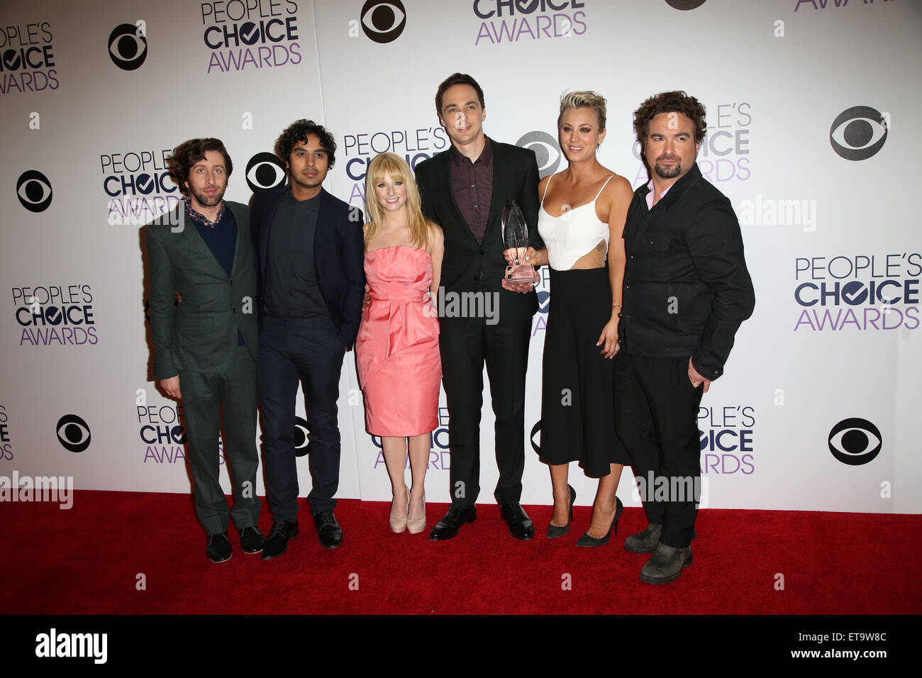 Johnny Galecki And Kaley Cuoco Sweeting Stockfotos und -bilder Kaufen ...