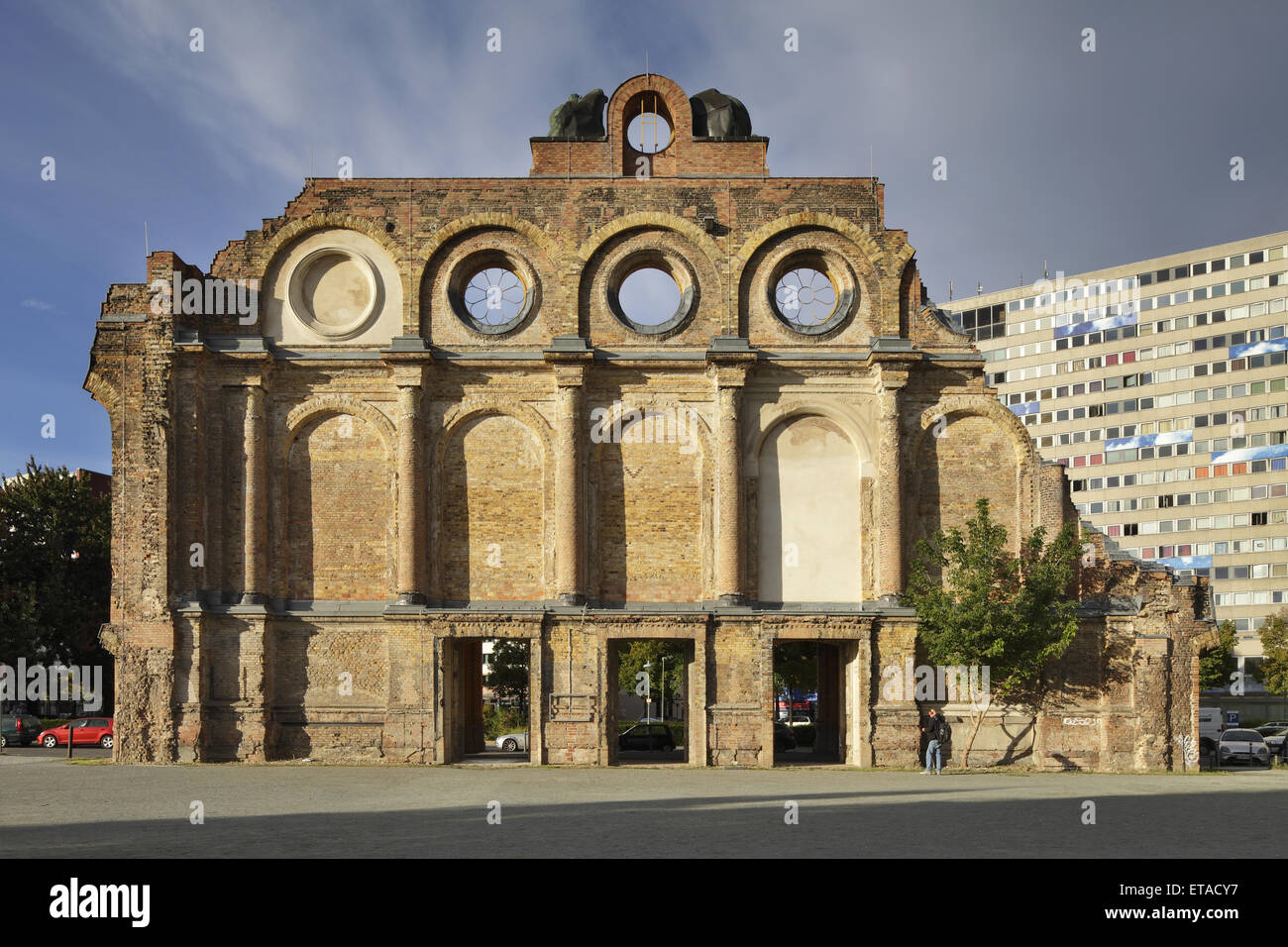 Berlin, Deutschland, die Ruinen aus dem Portal des ehemaligen Anhalter Bahnhofs Stockfoto