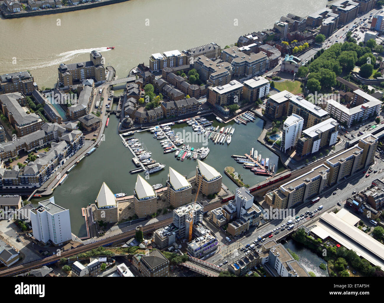 Luftaufnahme von Limehouse Link & Limehouse Bassin, London E14, UK Stockfoto