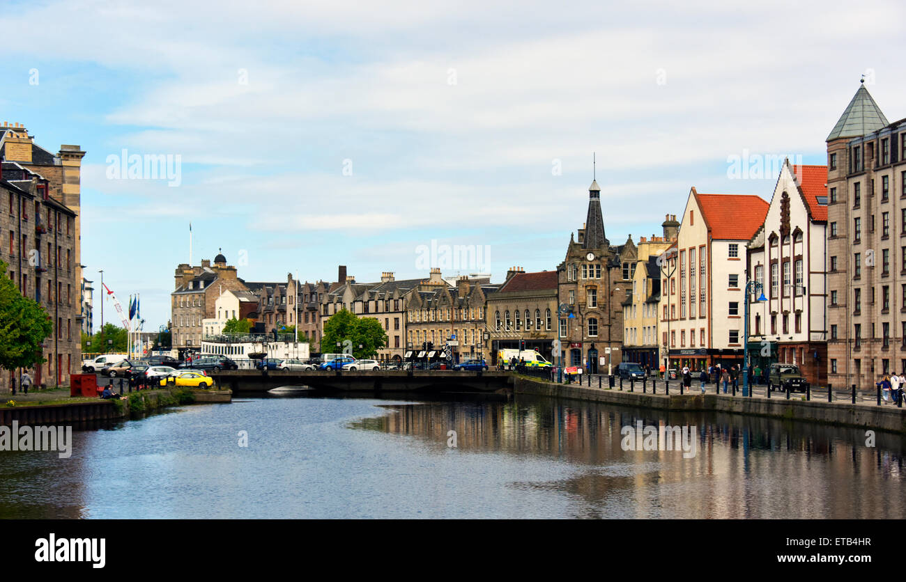Ufer und das Wasser von Leith. Leith, Edinburgh, Schottland, Vereinigtes Königreich Europas. Stockfoto