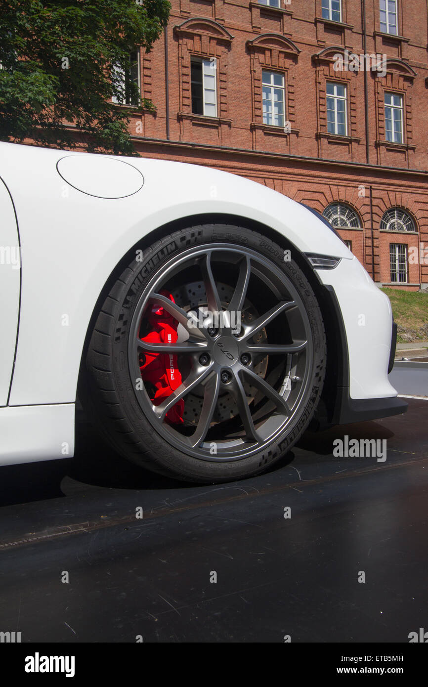 Turin, Italien, 11. Juni 2015. Detail des Porsche Cayman GT4 Felge. Parco Valentino Autoshow statt 93 Autos von vielen Automobilherstellern und Auto-Designer Valentino Park, Turin, Italien. Stockfoto
