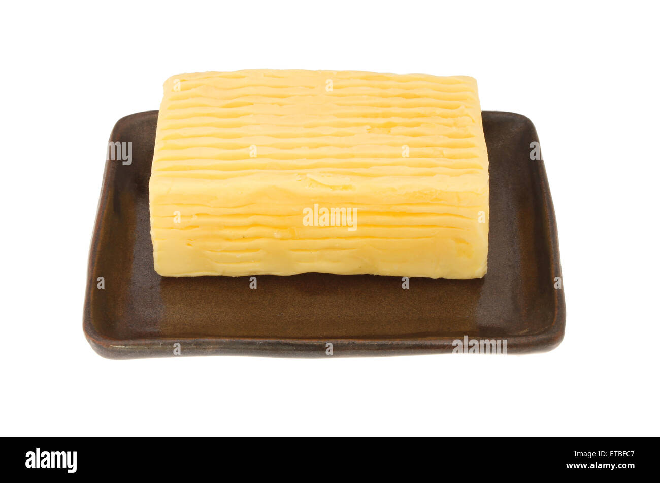Block von Butter in eine Schüssel isoliert gegen weiß Stockfoto