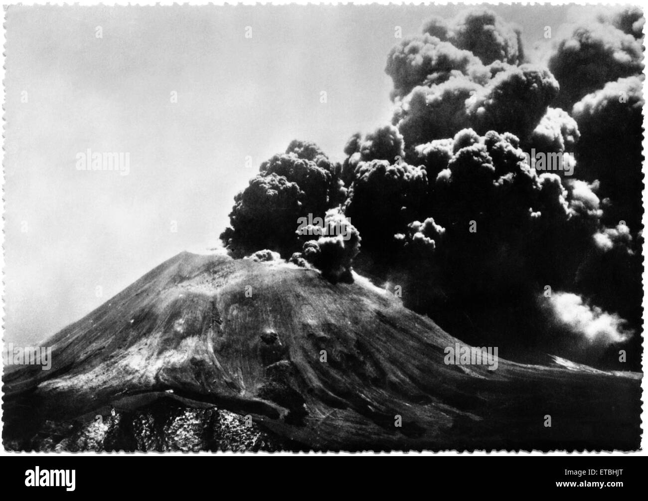 Vulkanausbruch, Vesuv, betrachtet nach Neapel, Italien, Postkarte, ca. 1944 Stockfoto