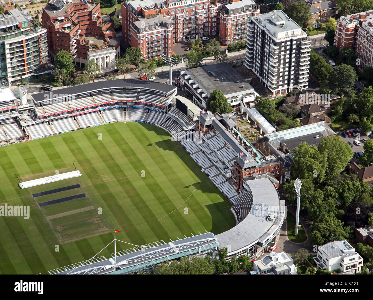 Luftaufnahme des Lords cricket Ground Pavillon, St Johns Wood, London, UK Stockfoto