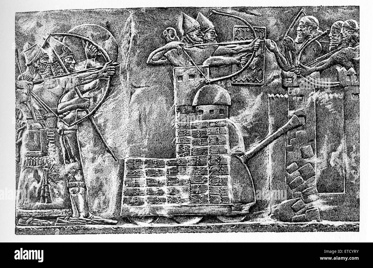 Diese Zeichnung ist von Henri Faucher-Gudin und 1916-Buchreihe "Geschichte von Ägypten" von französischen Ägyptologen Gaston Maspero begleitet. Die Zeichnung basiert auf einem Basrelief aus Nimrud, die jetzt im britischen Museum.It zeigt eine assyrische Türmen Sturmbock angreifende Wände der Stadt gebracht. Männer im Turm sind Bogenschützen mit dem Ziel ihre Pfeile in der Stadt. Dahinter stehen weitere Bogenschützen. Die Stadtbewohner haben ihre Mauern gebaut und Bogenschützen als Schutz verwenden. Der assyrische König Ashurnasirpal III (883-859 v. Chr.) hatte seinen Palast nach Nimrud (alte Kalhu) im heutigen Irak. Stockfoto