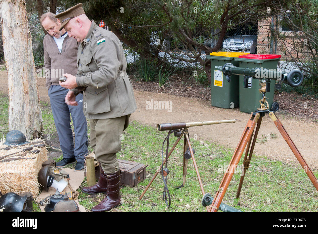 Sydney, Australien. 13. Juni 2015. 10. Jahr des Avalon Beach Military Tattoo für australische Verteidigung-Kräfte und lokale Gemeinschaft von freiwilligen Gruppen. Vertreter der lokalen Schülerbands, ländlichen neu Südwales-Feuerwehr, Polizei, staatliche Notdienste SES, pensionierte Mitarbeiter und Schausteller anwesend bei dieser Veranstaltung auf Sydneys Nordstrände waren. Stockfoto