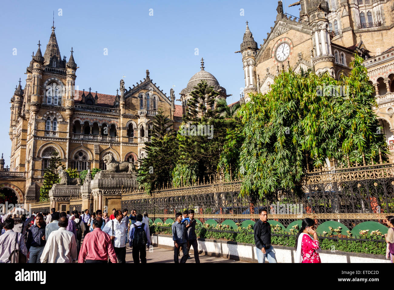 Mumbai Indien, Fort Mumbai, Chhatrapati Shivaji Central Railways Station Terminus Area, viktorianische Itanitianische gotische Wiederbelebungsarchitektur, traditionelle Mugha Stockfoto