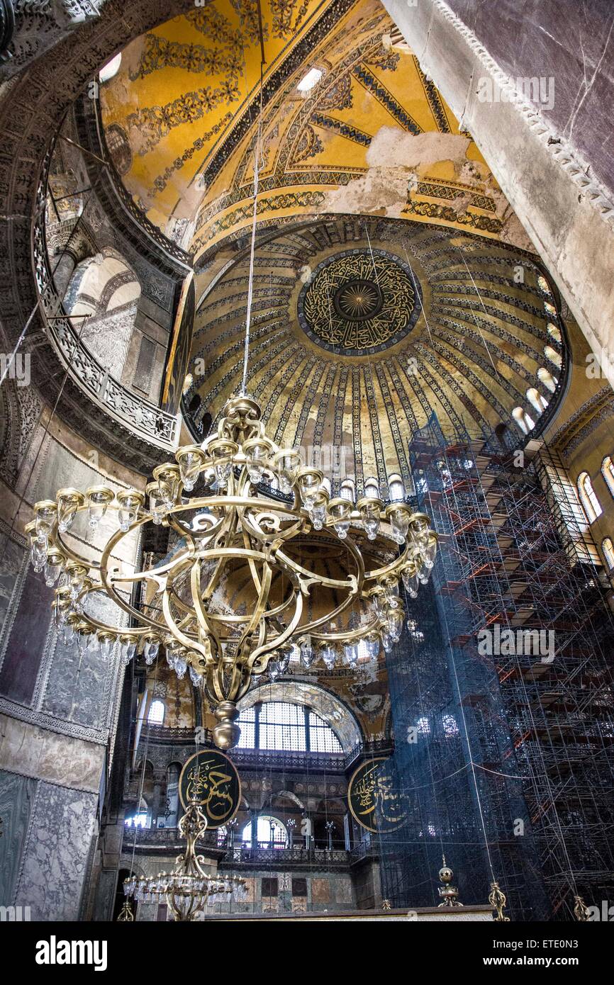 Hagia Sophia ist eine ehemalige griechisch-orthodoxe patriarchalischen Basilika, später eine kaiserliche Moschee und heute ein Museum in Istanbul, Türkei. Stockfoto