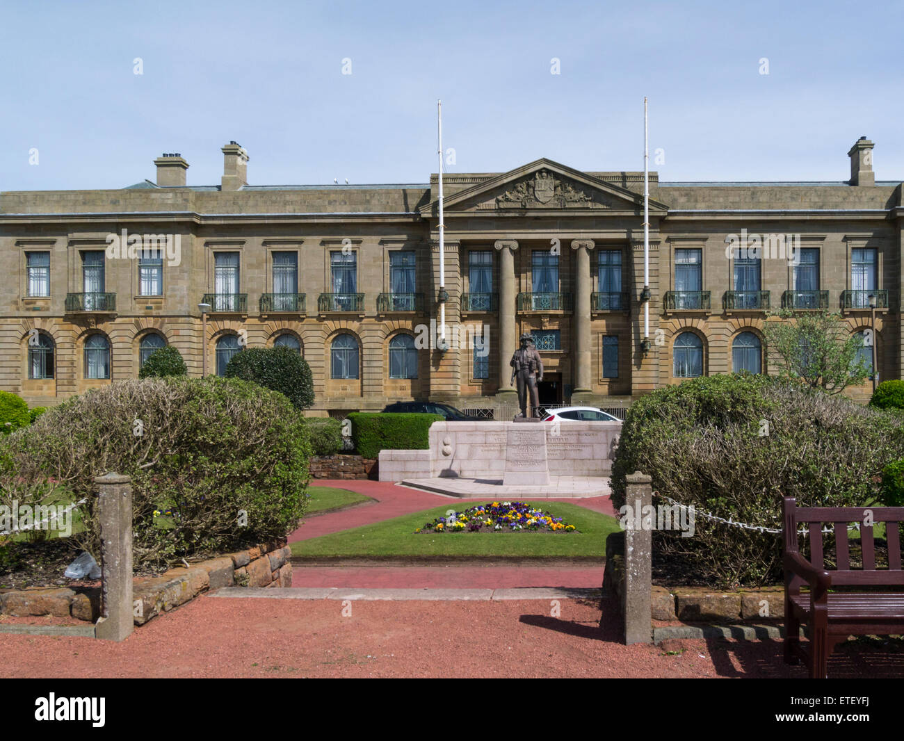 Krieg-Denkmal Royal Scots Fusiliers vor Sheriff und Friedensrichter Gericht Place de Saint-Germain-En-Laye Ayr Scotland Stockfoto